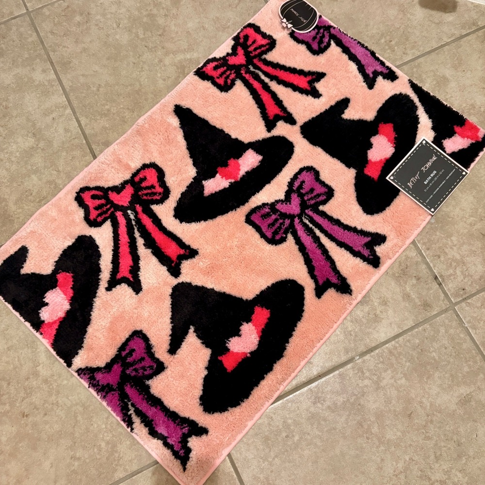 Betsey Johnson Halloween Pink Witch Hat Bow Bath Rug Mat 20x32 New